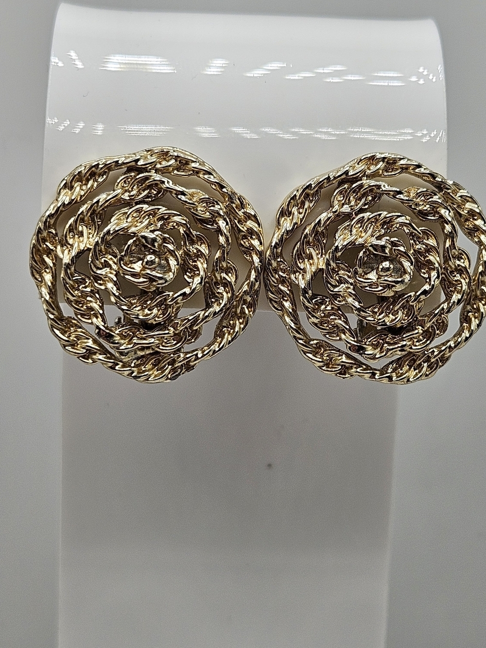 VINTAGE Lisner Matte Gold Tone Rope Spiral Clip On Earrings Signed